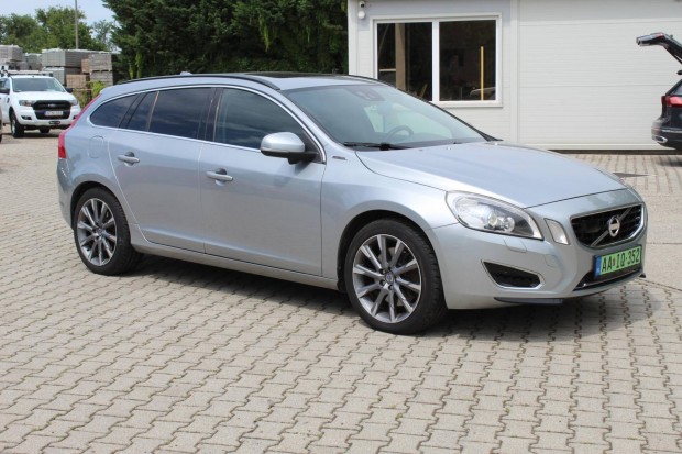 Volvo V60 2.4 D [D6] Phev AWD Summum Geartronic...